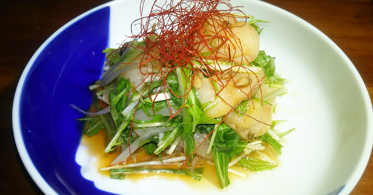 鳥取・田中農場の特製白ねぎ酢をアレンジした韓国風ドレッシングを使用したホタテのお刺身サラダ
